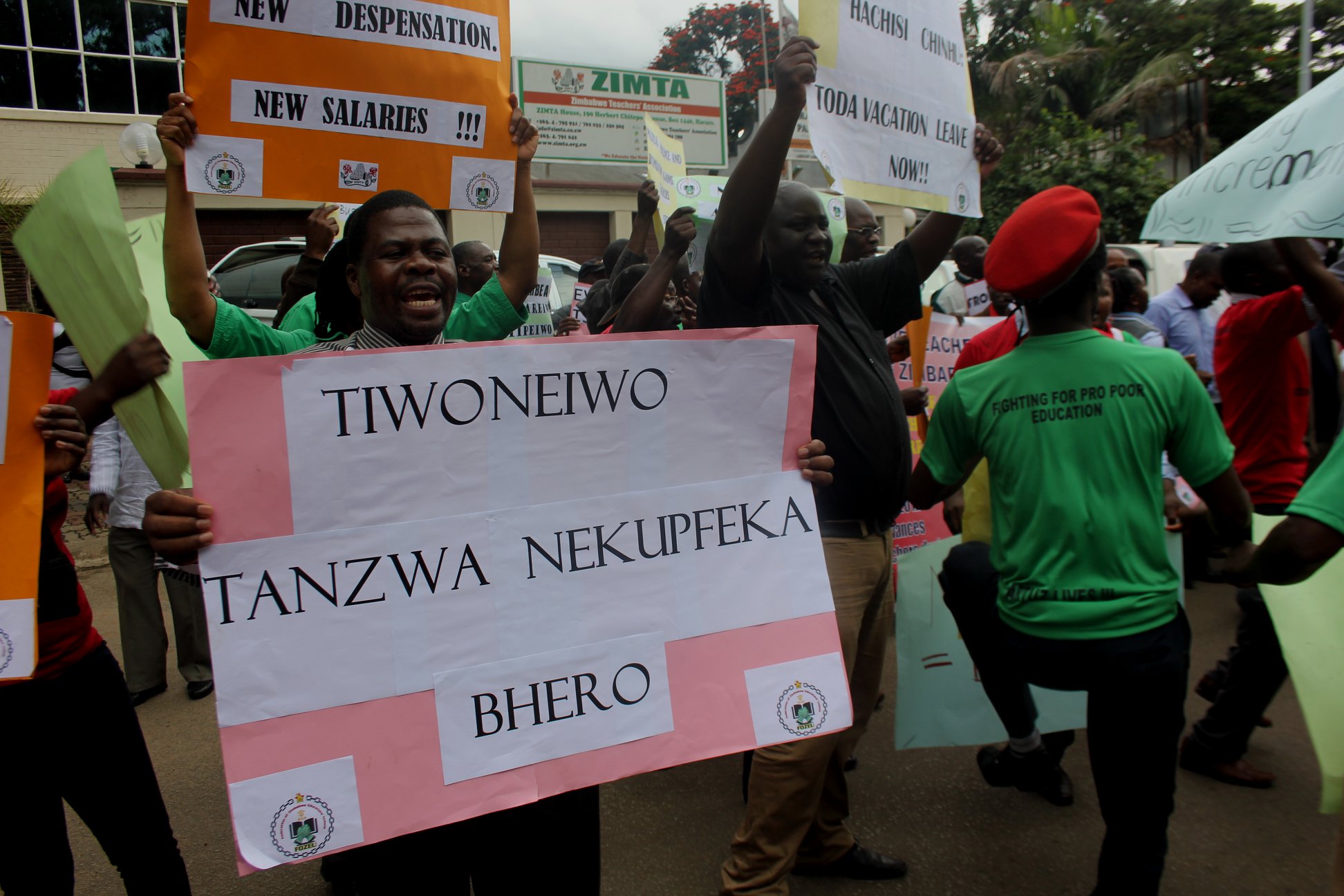 Zimbabwe teachers’ unions divided over government offer – Elitsha