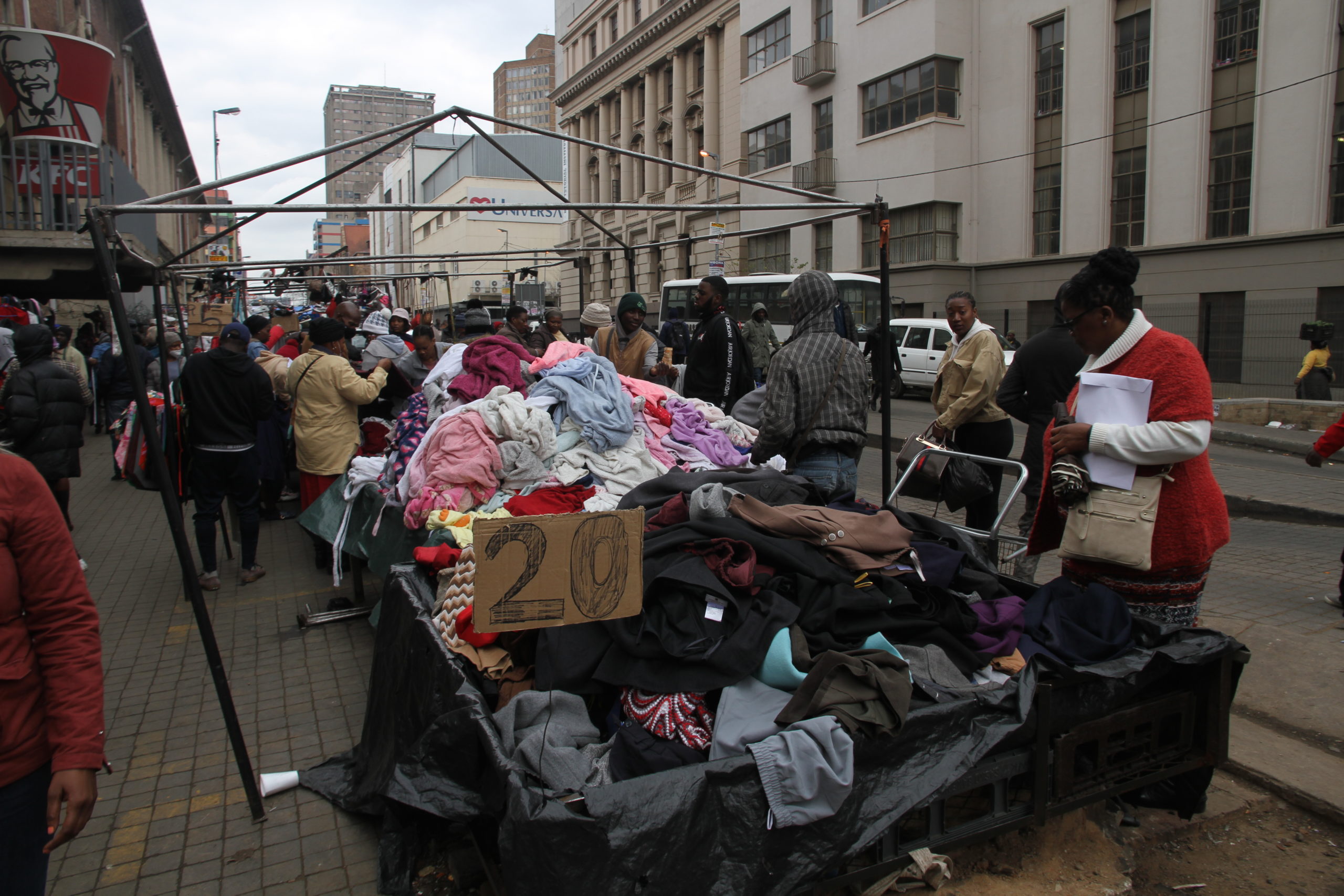 Informal traders resist forced removal by the City of Johannesburg ...